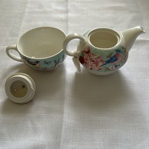 one bird floral pattern teapot 5.5"